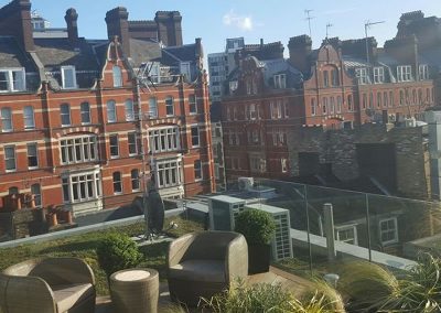 Frameless glass balustrade on roof terrace in London