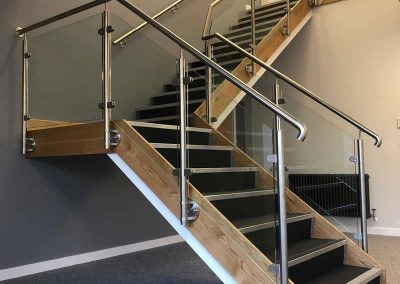 Post and handrail glass balustrade sytsem in Thame