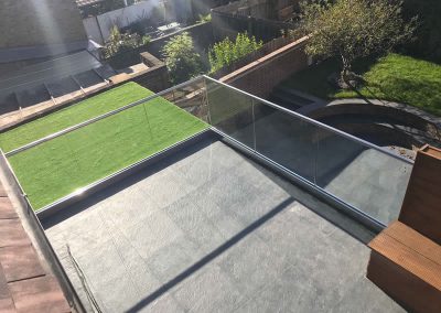 Semi-frameless glass balustrade system