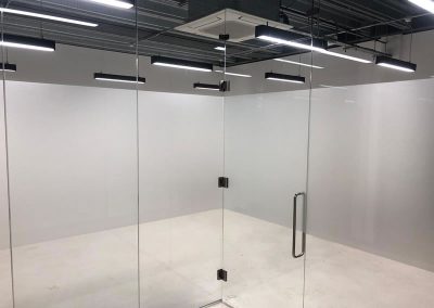 Glass partition system