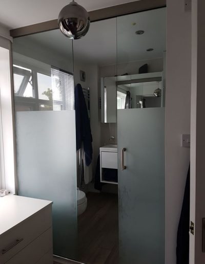 Glass partitions for commercial buildings