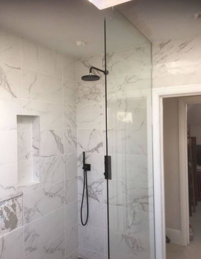 Glass shower screen