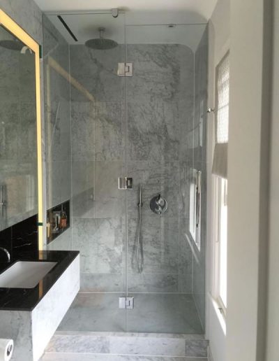 Shower screen and glass door