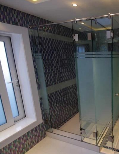 Glass shower screens