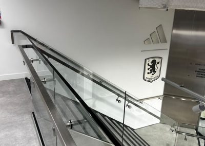 Frameless shop balustrade in Buckingham