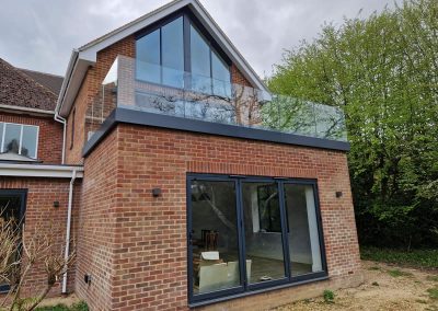 Frameless glass balcony in Newbury