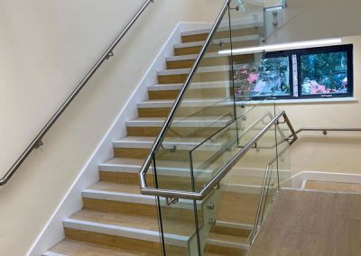 Surrey house with glass infill panels