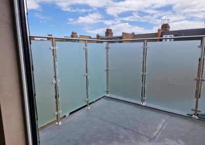 Roof terrace glass balustrade in London