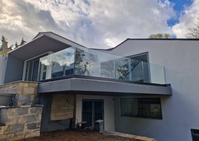 Frameless glass balcony